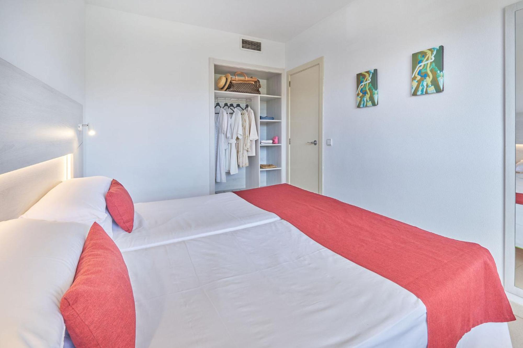 Hotel Illot Suites Cala Ratjada  Exterior photo